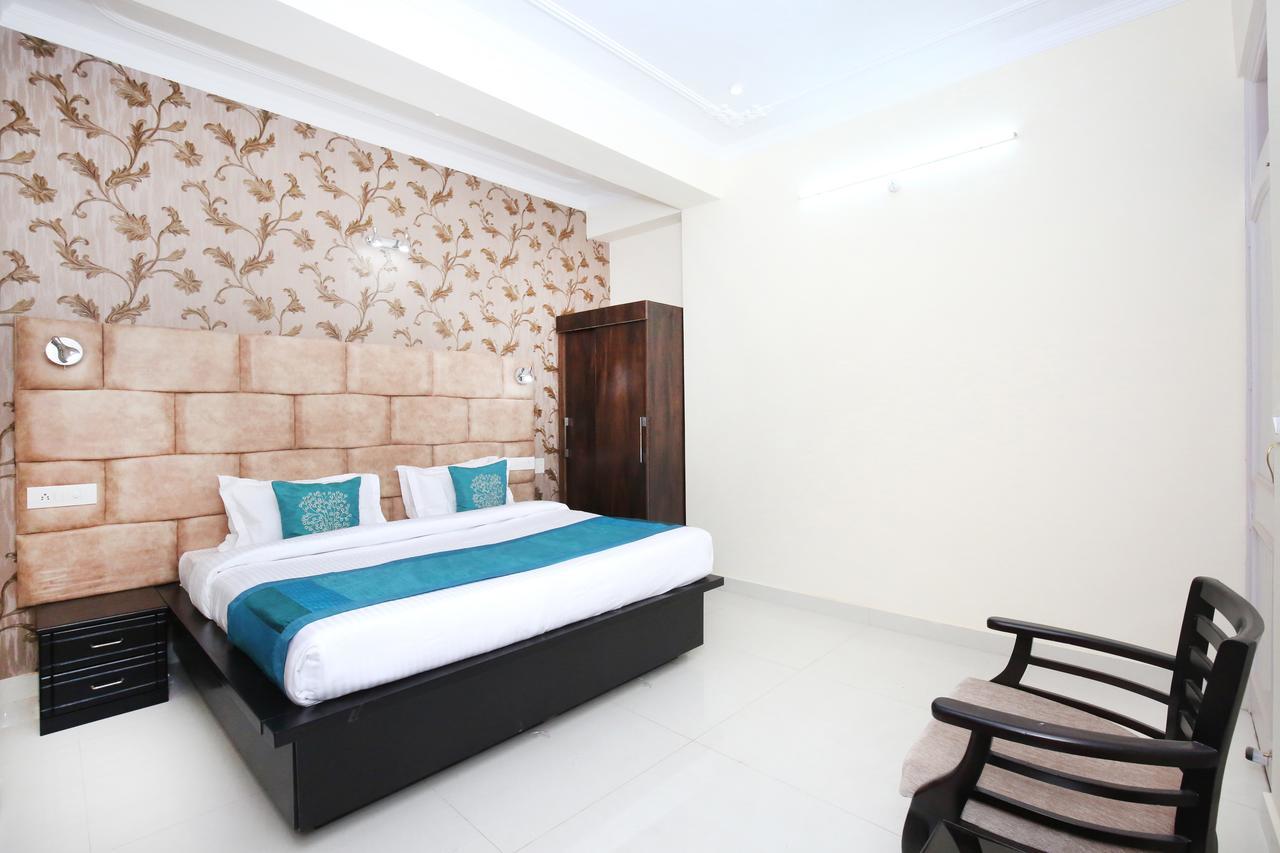 Oyo 10756 2bhk Mehli Apartment *