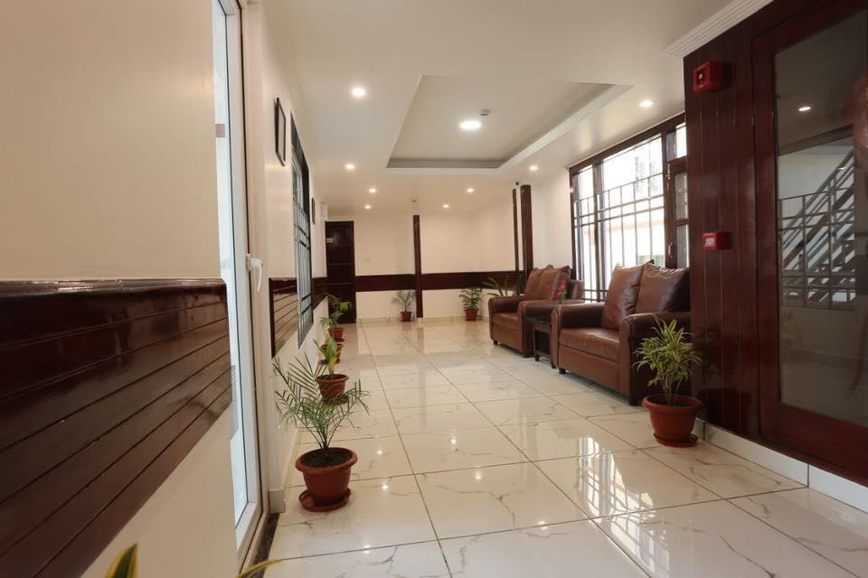 The Grand White By Parfait Hotel