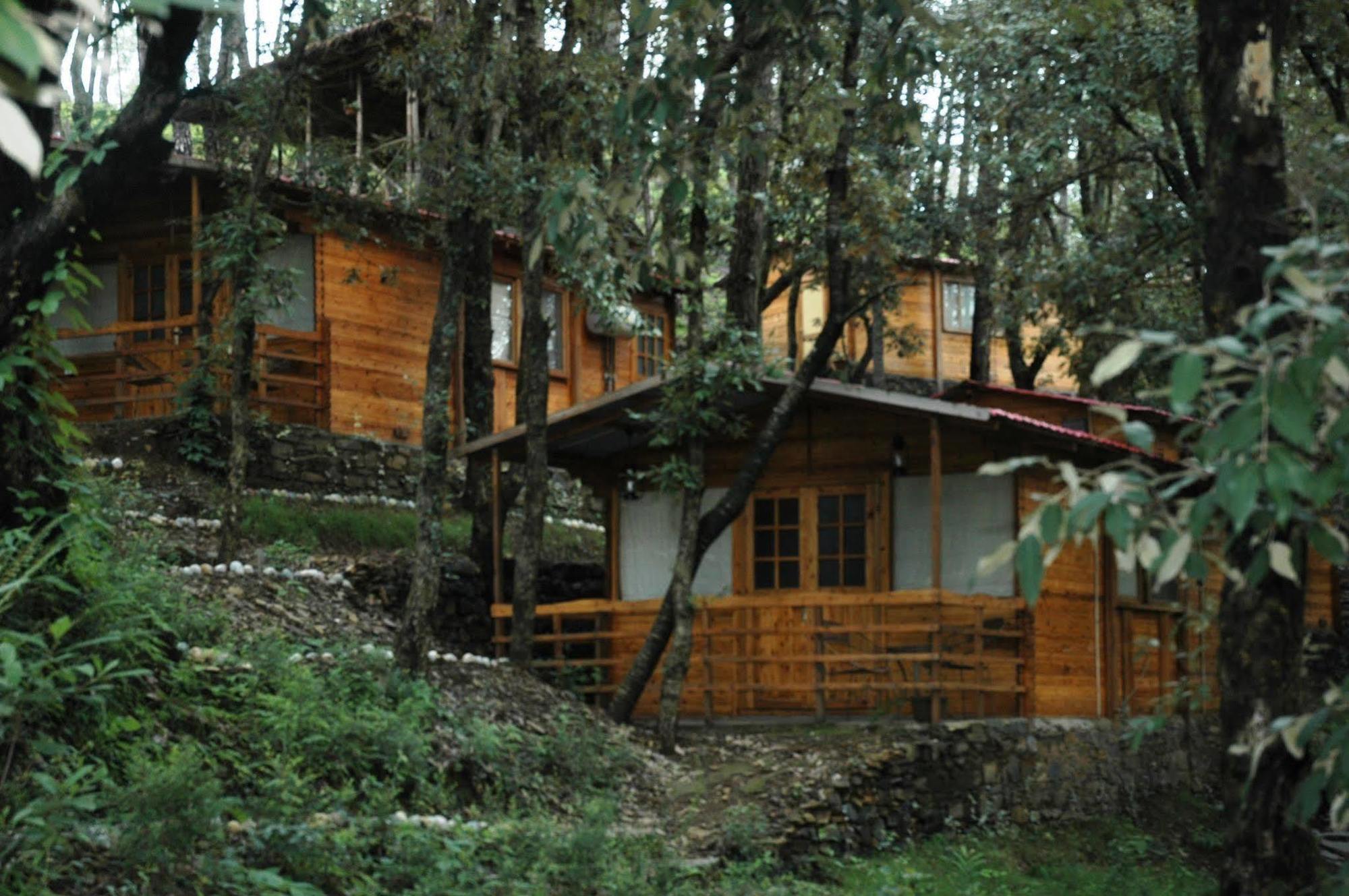 Aamod Hotel