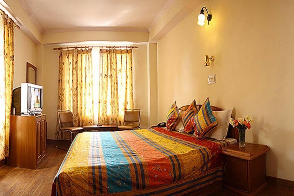 Hotel Deepwoods Shimla