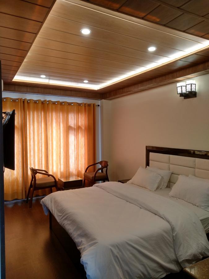 Dusk N Dawn Hotel 3*