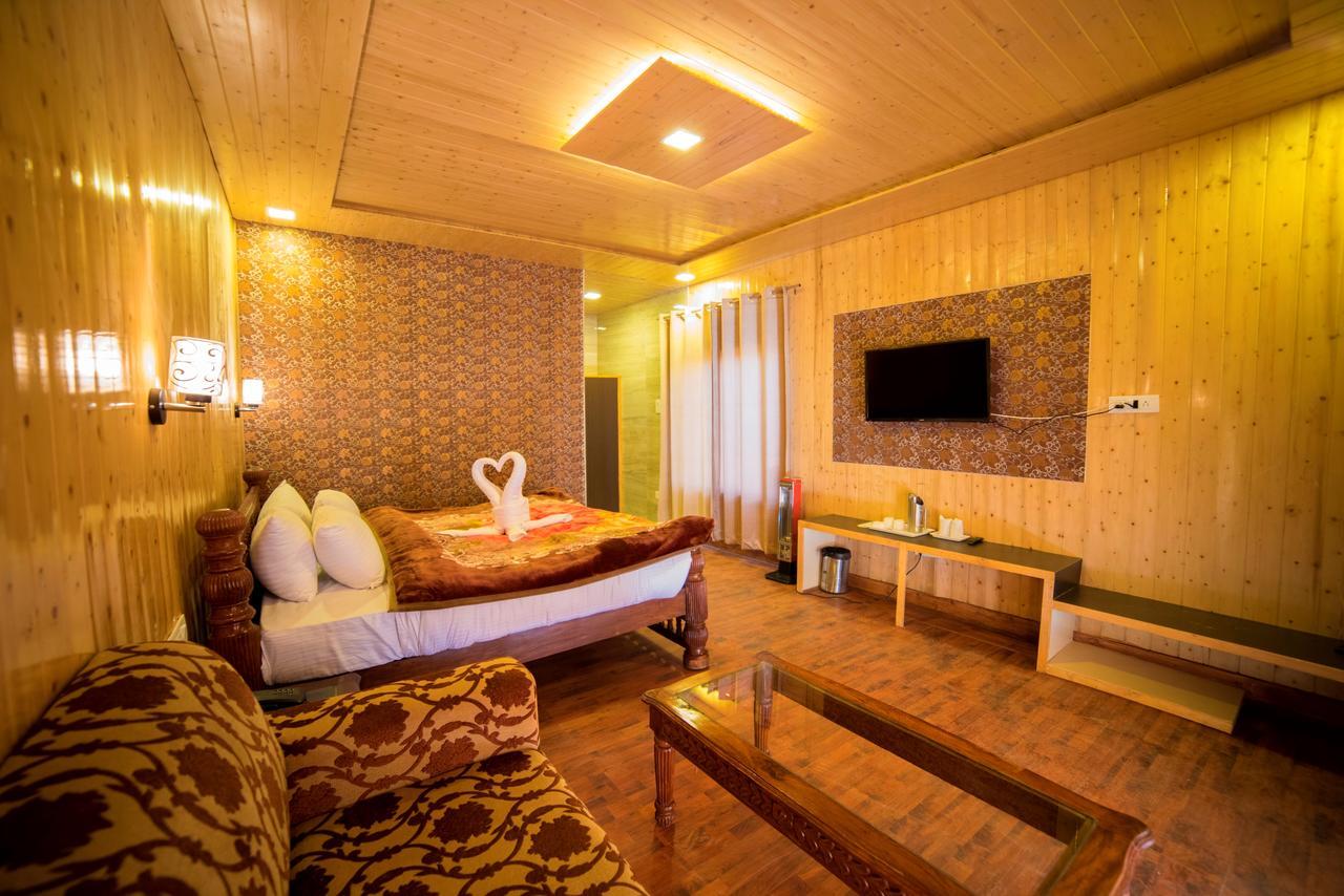 Hotel Kvr Clarks Inn, Kufri Shimla