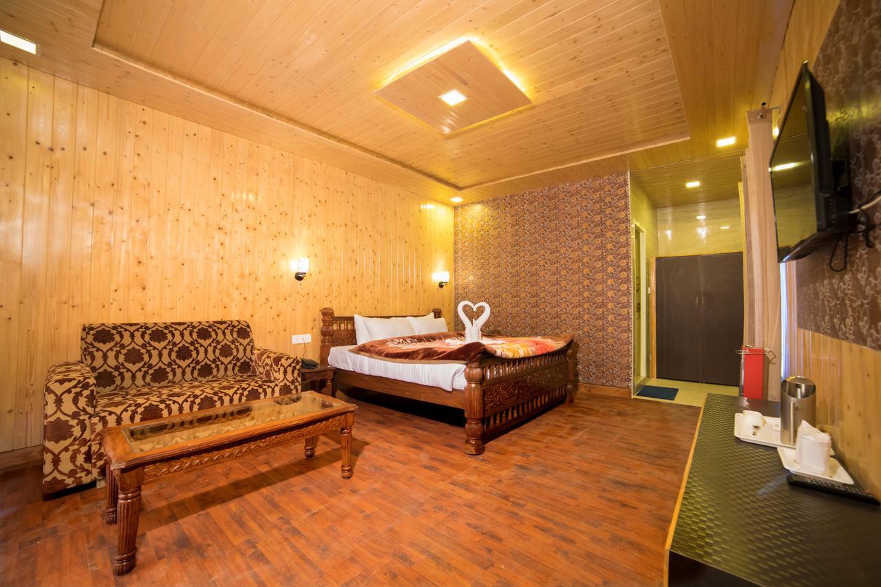 Hotel Kvr Clarks Inn, Kufri Shimla