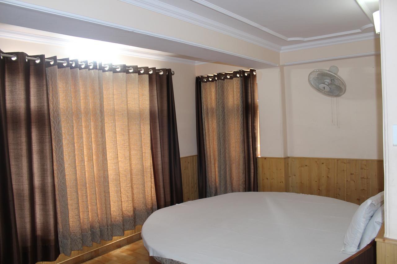 Hotel Meridian With Car Parking 2*