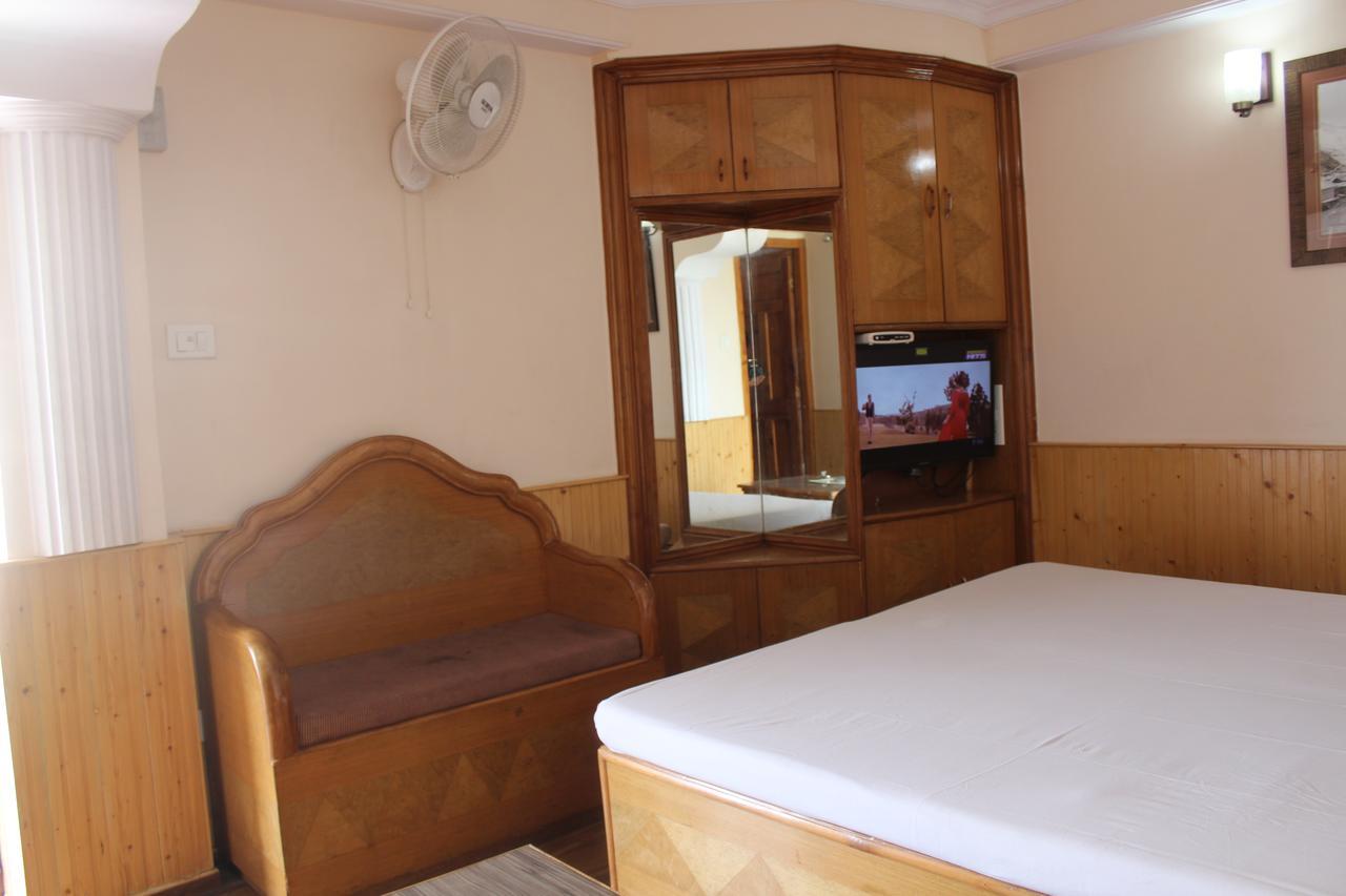 Hotel Meridian With Car Parking 2*