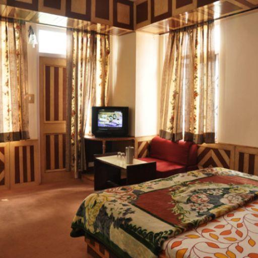 Amba Hotel *