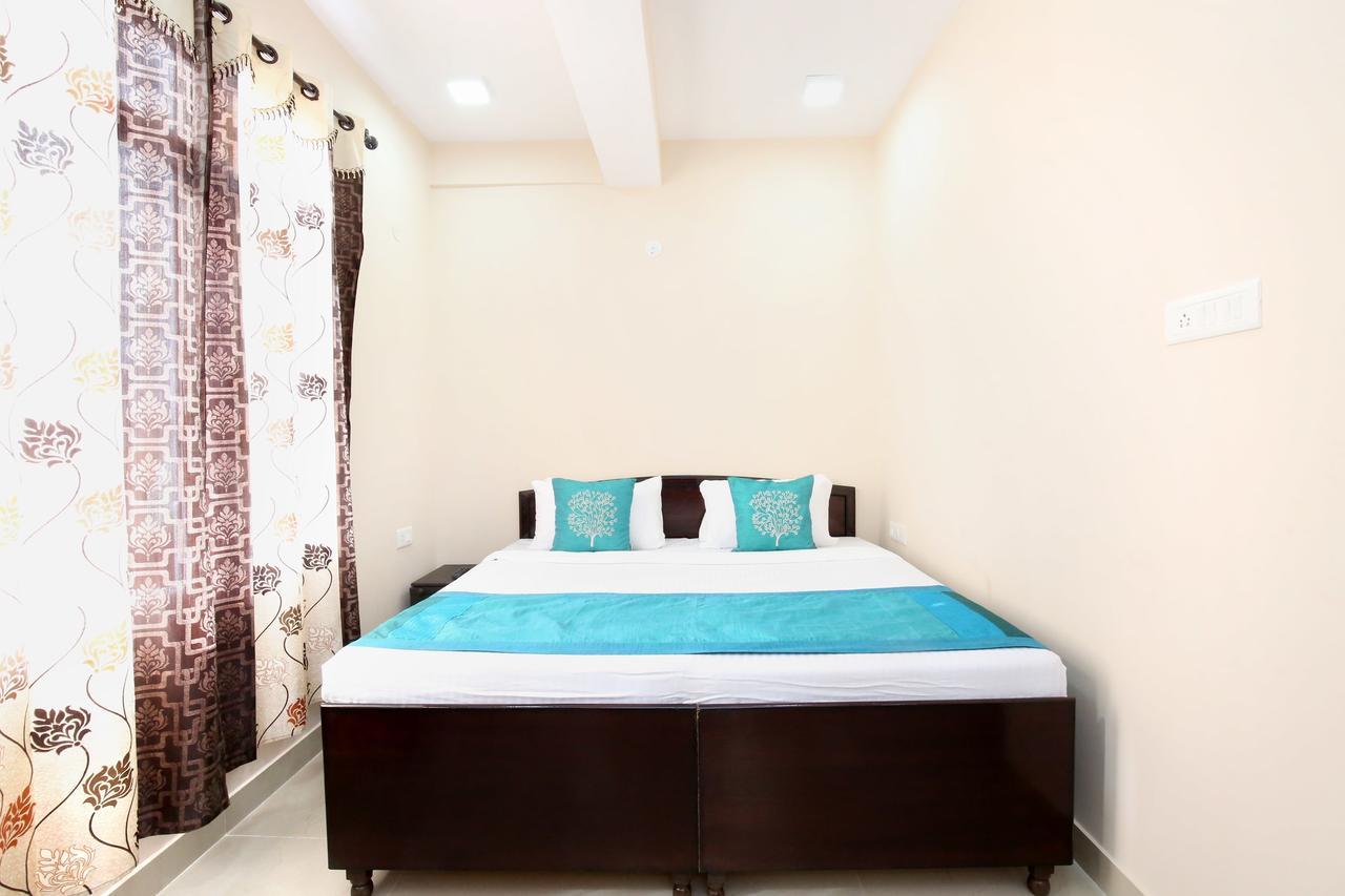 Oyo 14202 Rajinder Regency