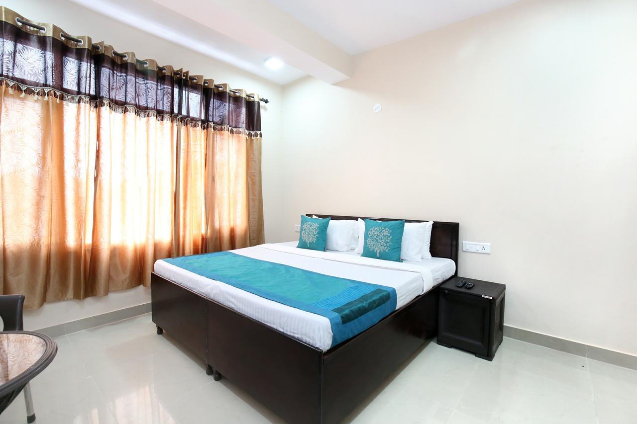 Oyo 14202 Rajinder Regency 3*