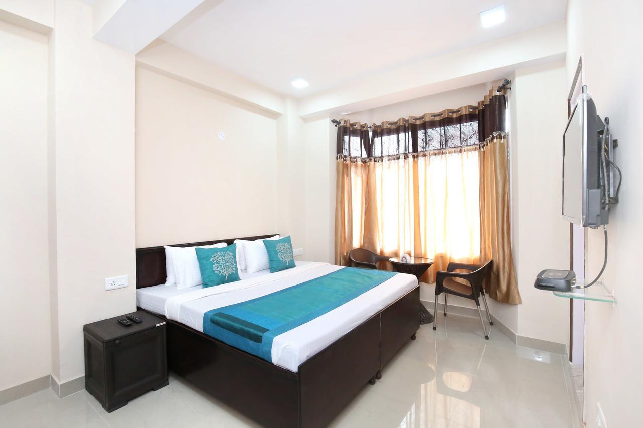 Oyo 14202 Rajinder Regency 3*