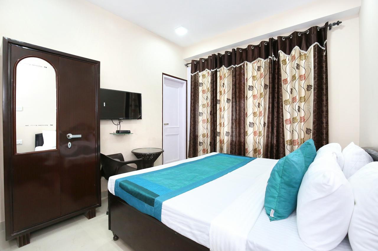 Hotel Oyo 14202 Rajinder Regency 3*
