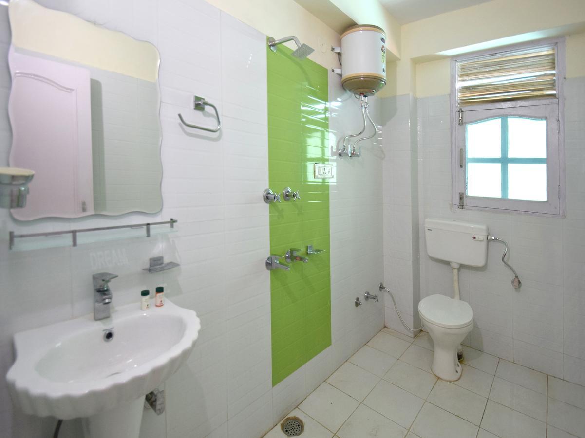 Apartment Oyo 11658 2bhk Mountain View Sec 4 New *