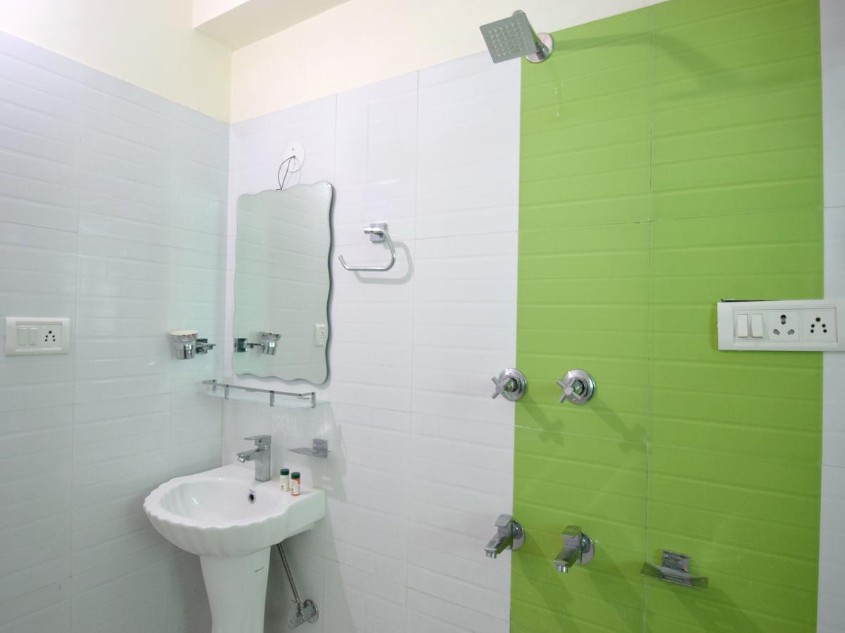 Oyo 11658 2bhk Mountain View Sec 4 New *