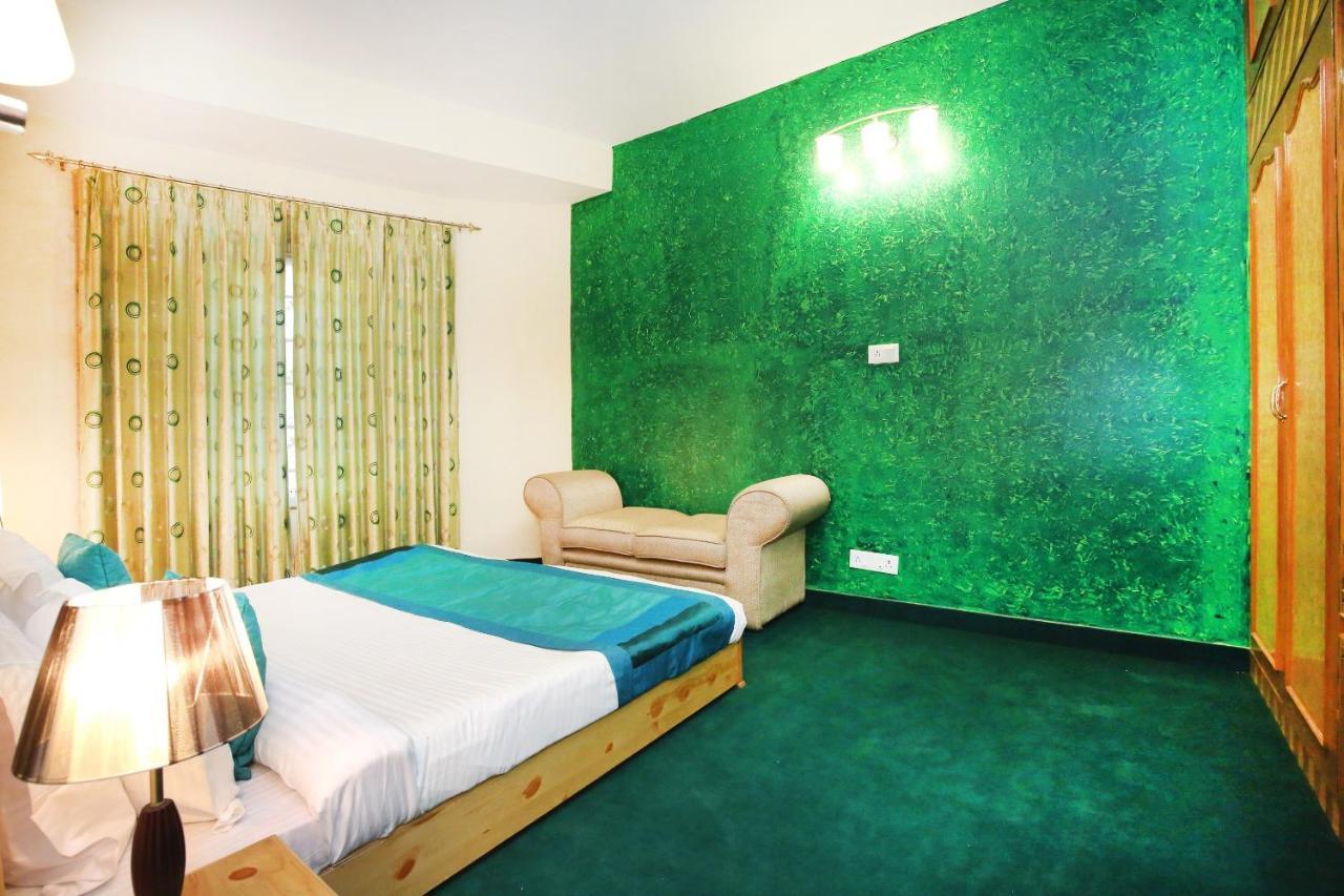 Oyo 10746 2bhk Jakhu Apartment