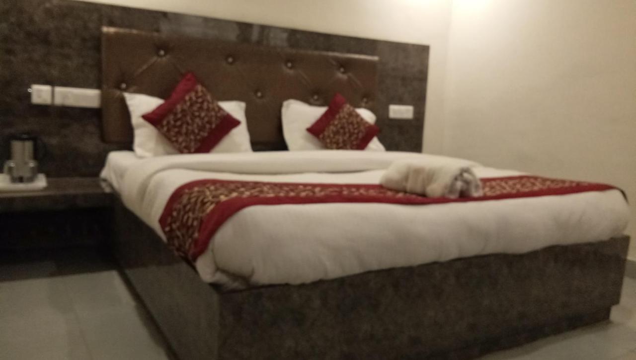 Royale Bed & Breakfast 2*