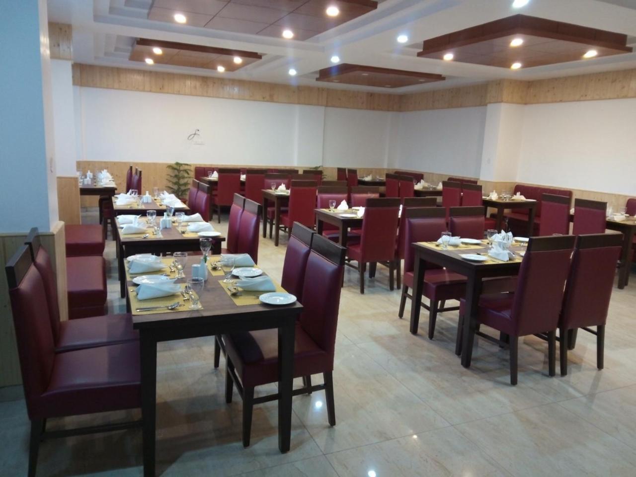 Hotel The Royal Regency