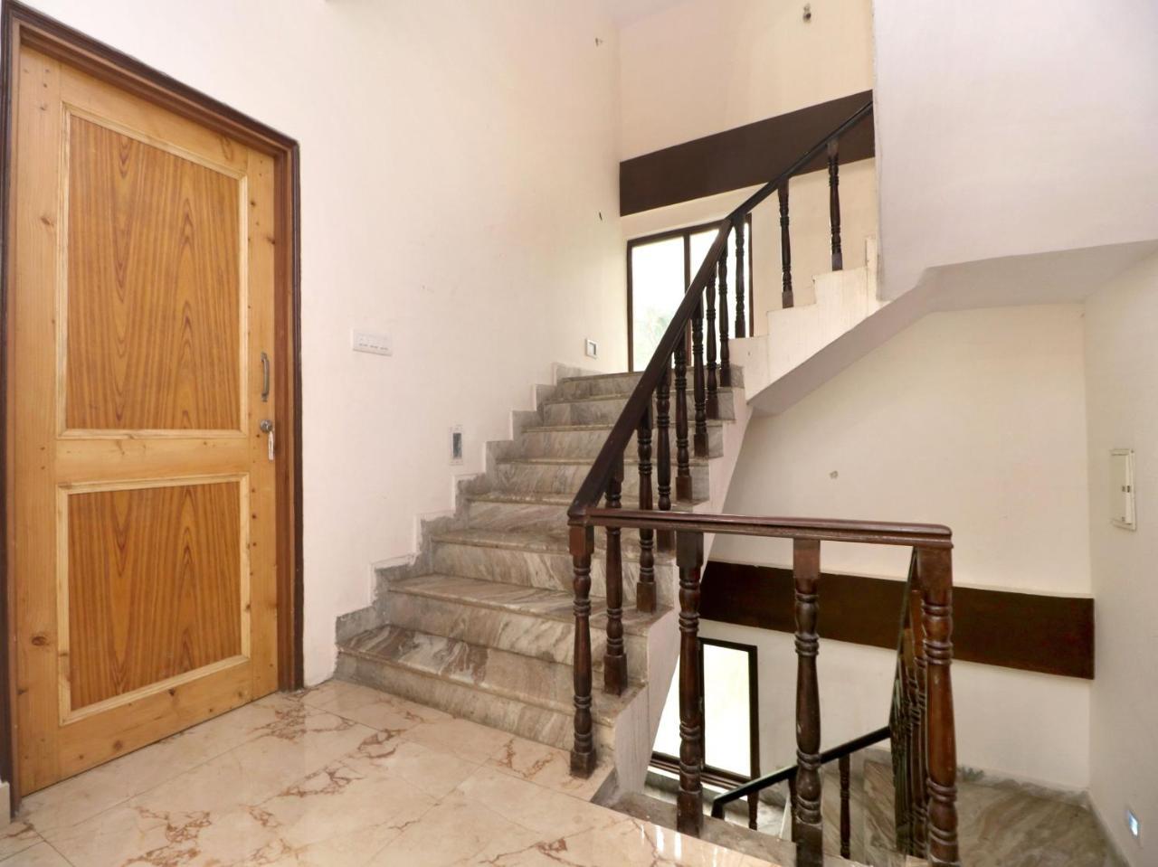 Oyo 19174 Delightful Dhalli Apartment *