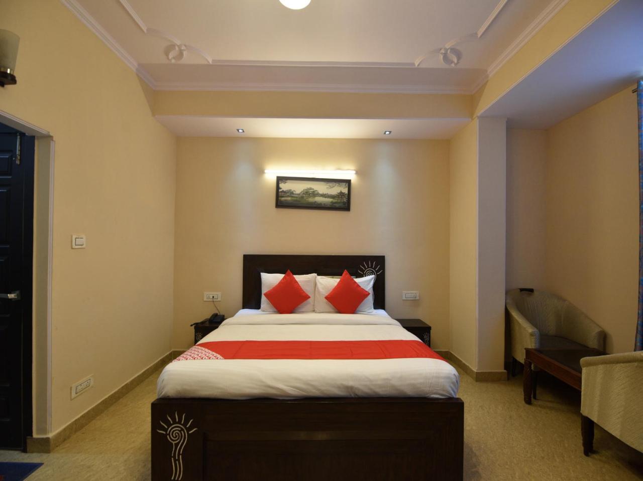 Oyo 10942 3* Shimla