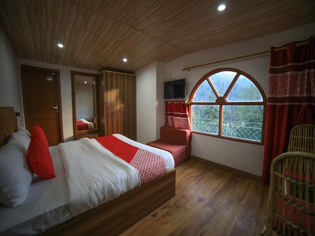 Hotel Oyo 16801 Paradise Regency 3*