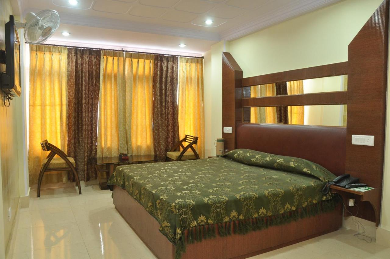Cosmos Hotel 4*
