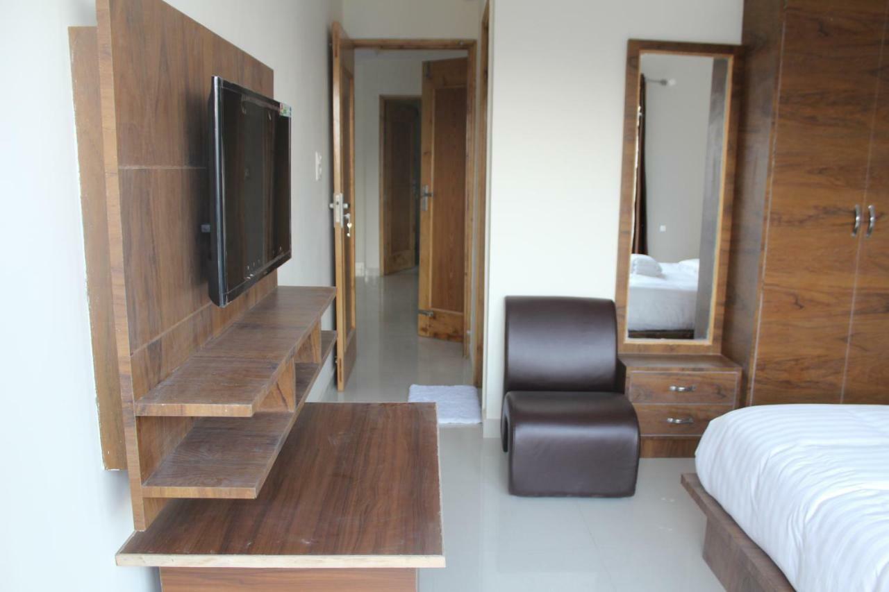 Hotel The Pine Residency *