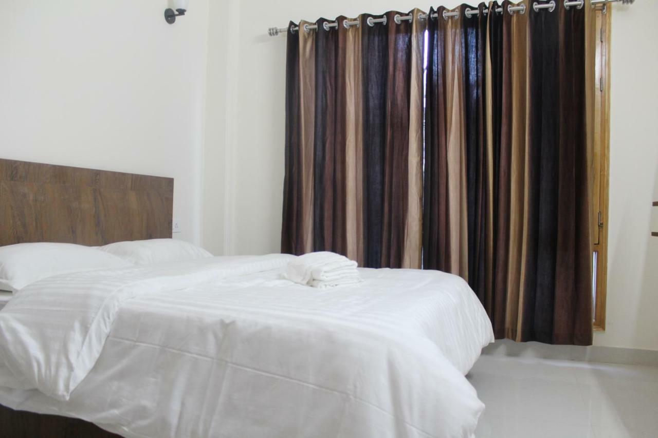 Hotel The Pine Residency *