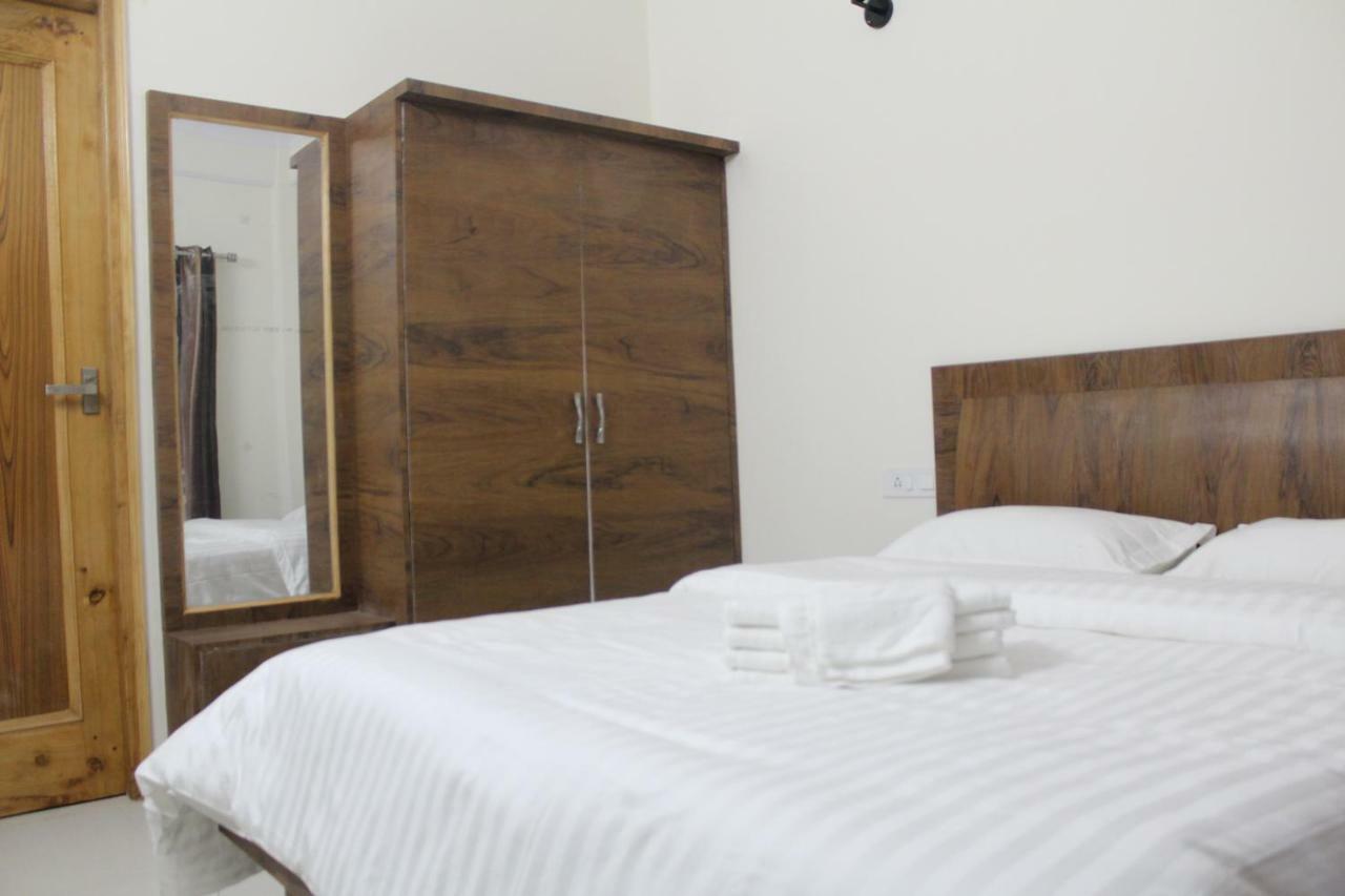 Hotel The Pine Residency