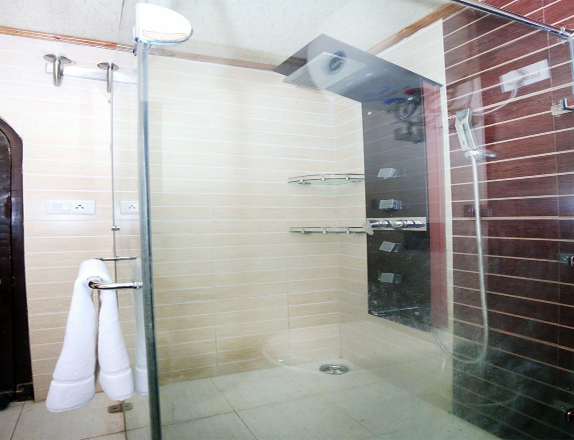 Oyo 10746 2bhk Jakhu Shimla