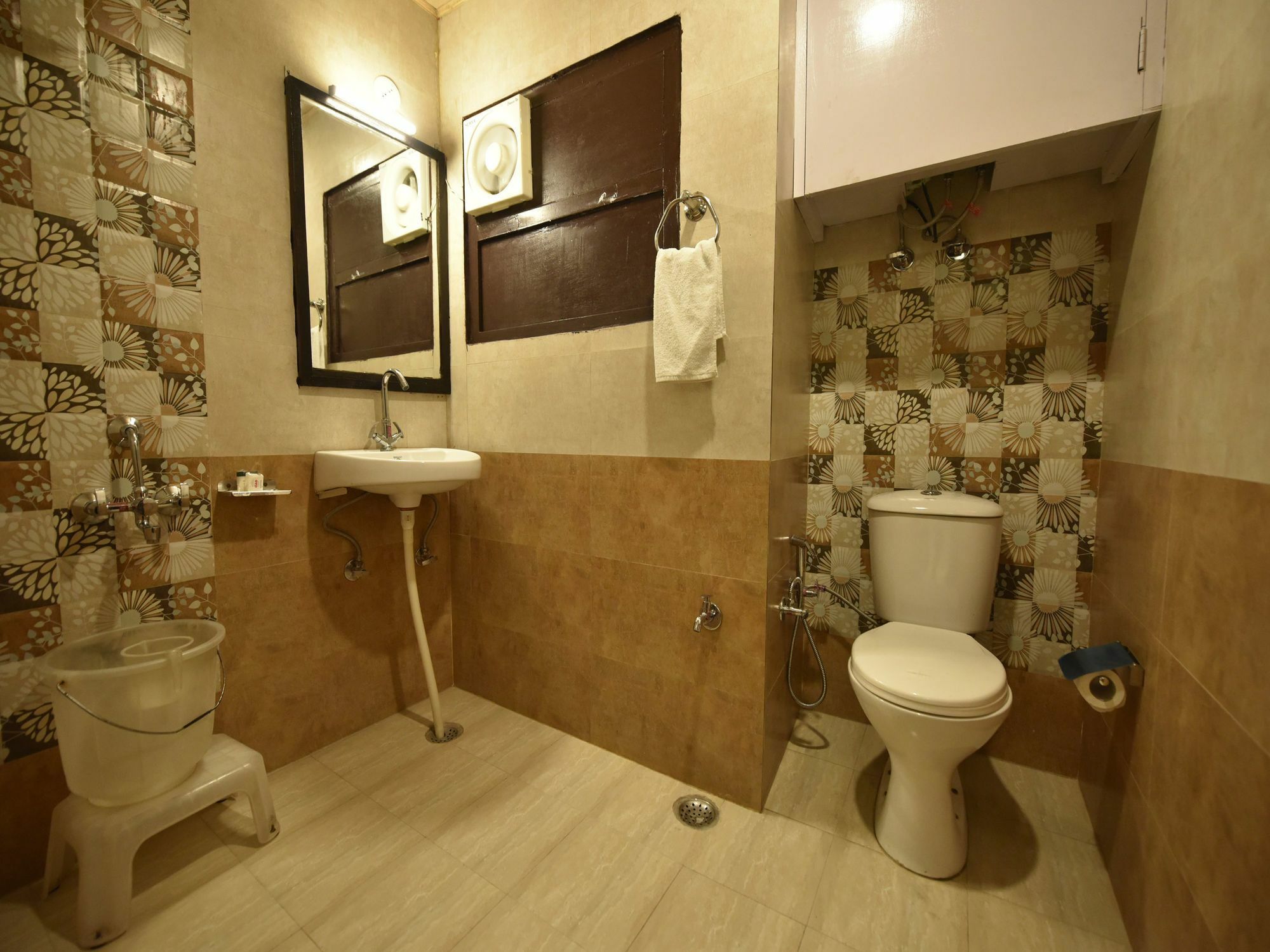 Hotel Oyo 8917 Crystal Palace 3*