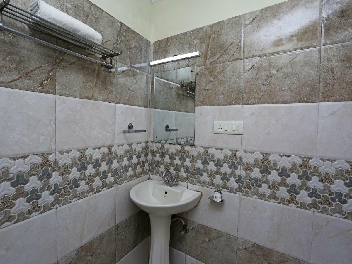 Hotel Oyo 27002 Hsr Ram Bazaar Shimla