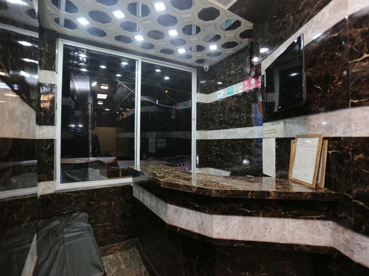 Hotel Oyo 27002 Hsr Ram Bazaar 3*
