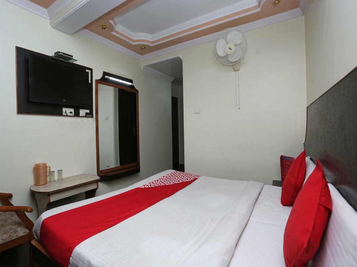 Oyo 27002 Hsr Ram Bazaar 3*