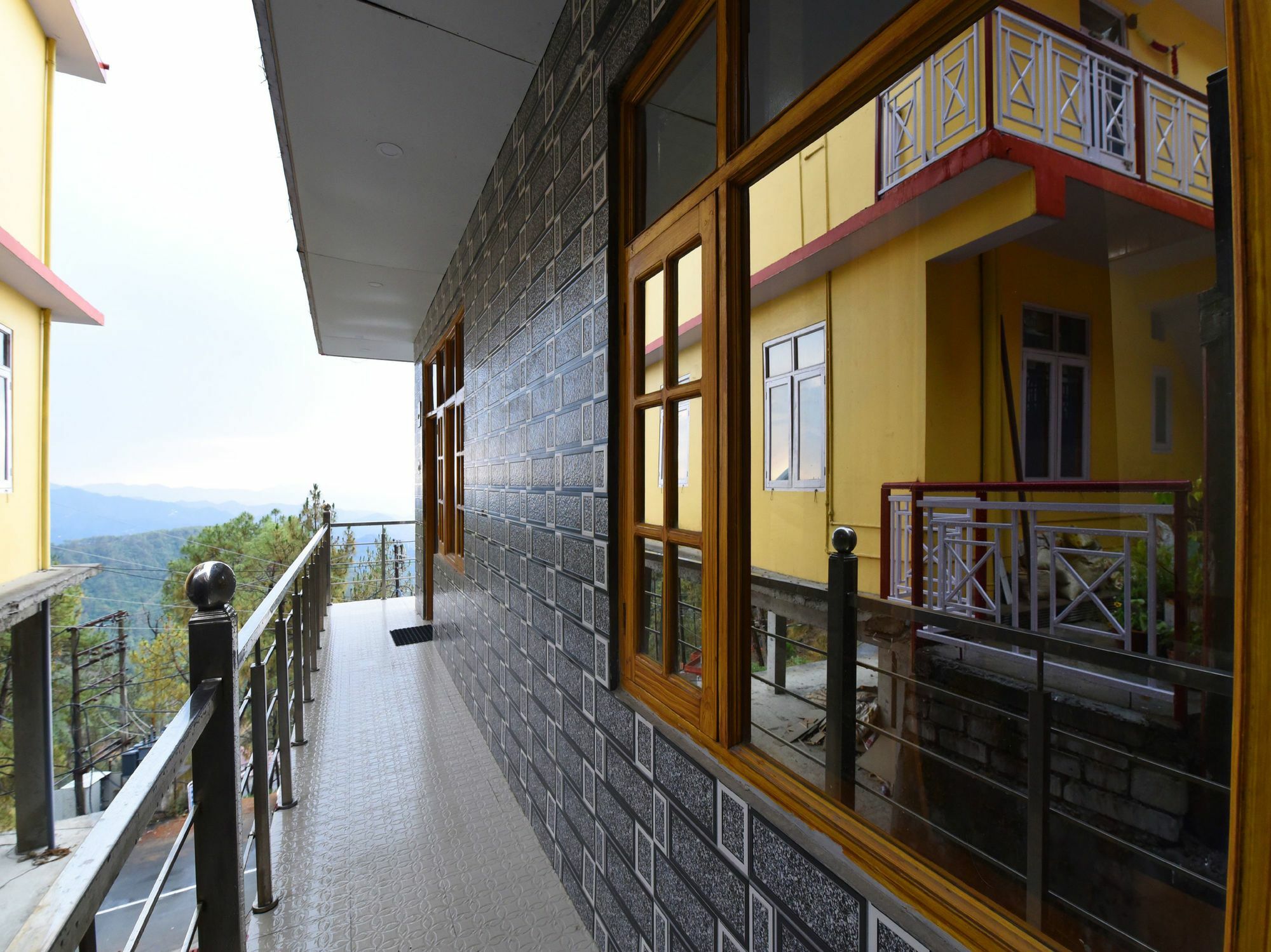 Oyo 14202 Rajinder Regency