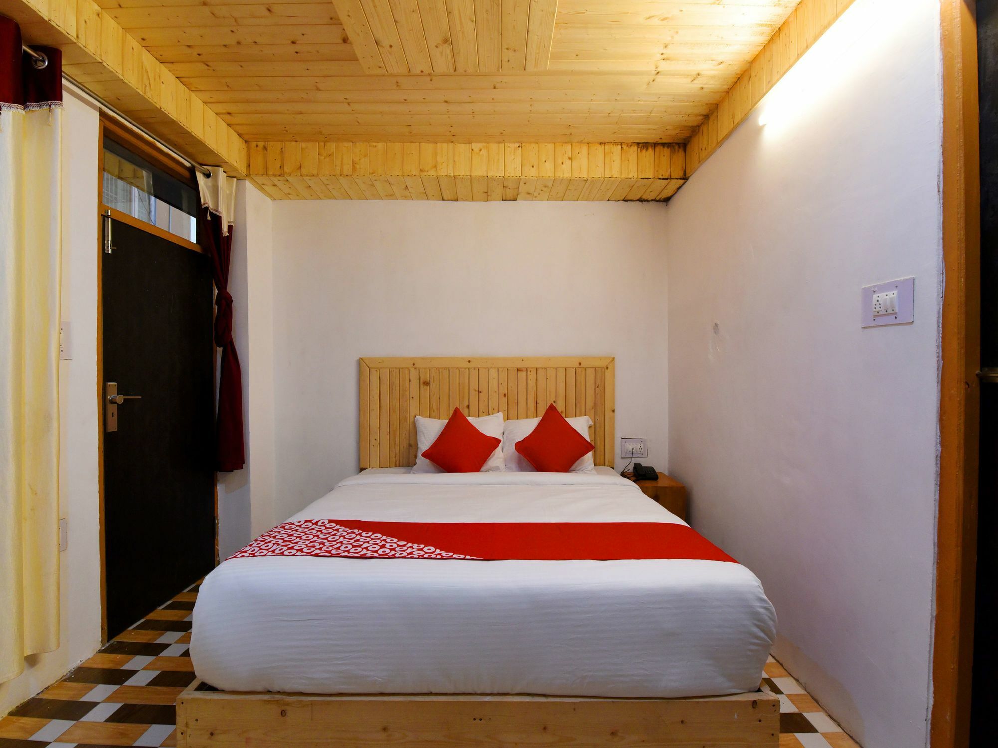 Oyo 14202 Rajinder Regency Hotel
