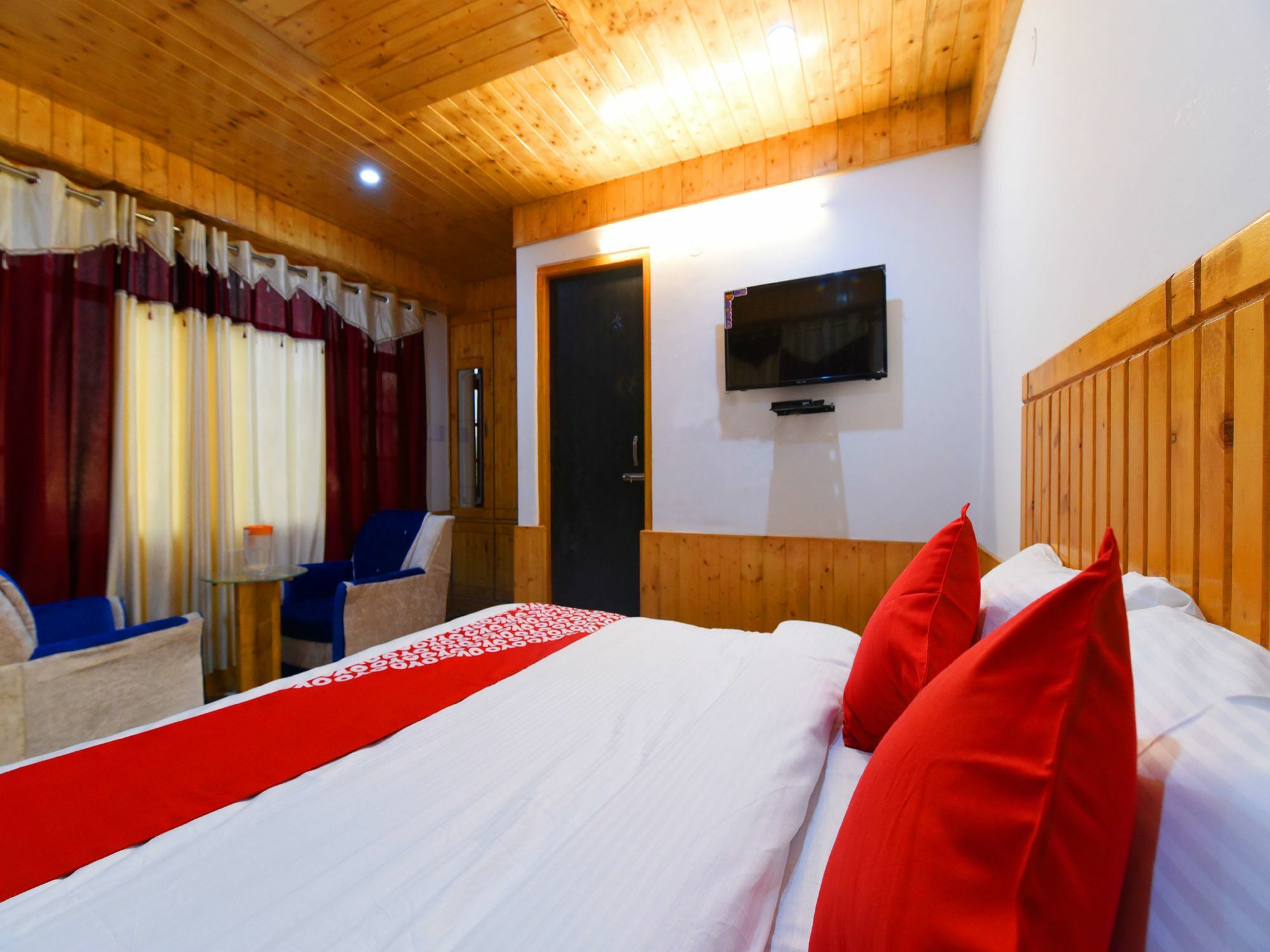 Oyo 14202 Rajinder Regency Hotel