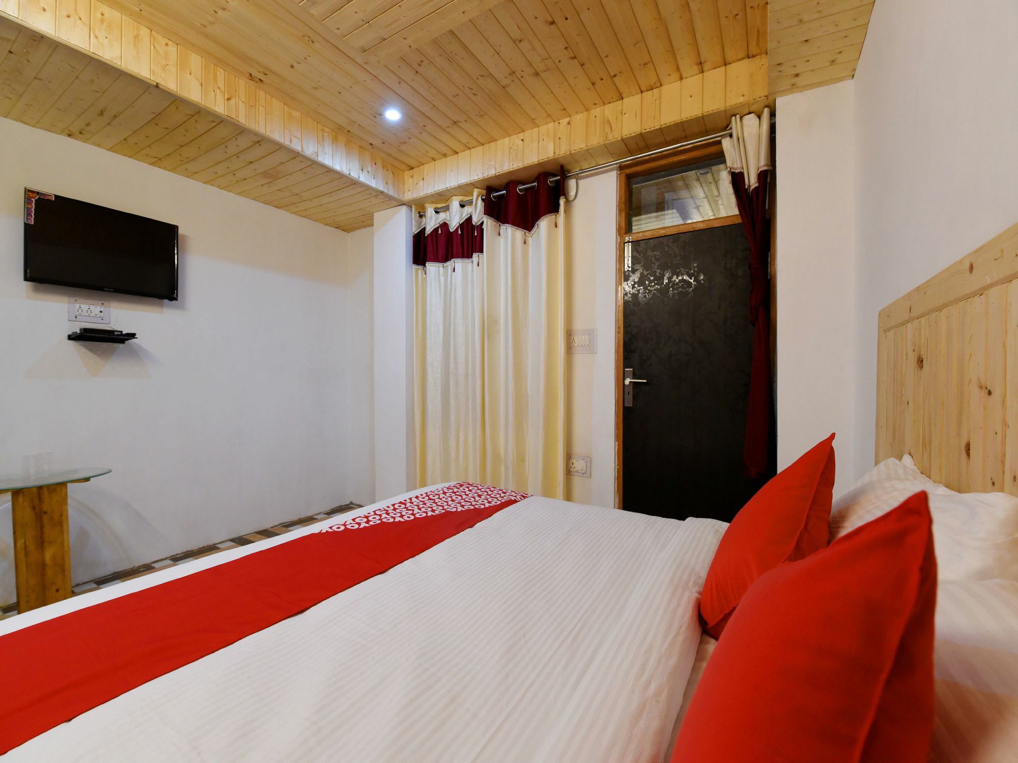 Hotel Oyo 14202 Rajinder Regency