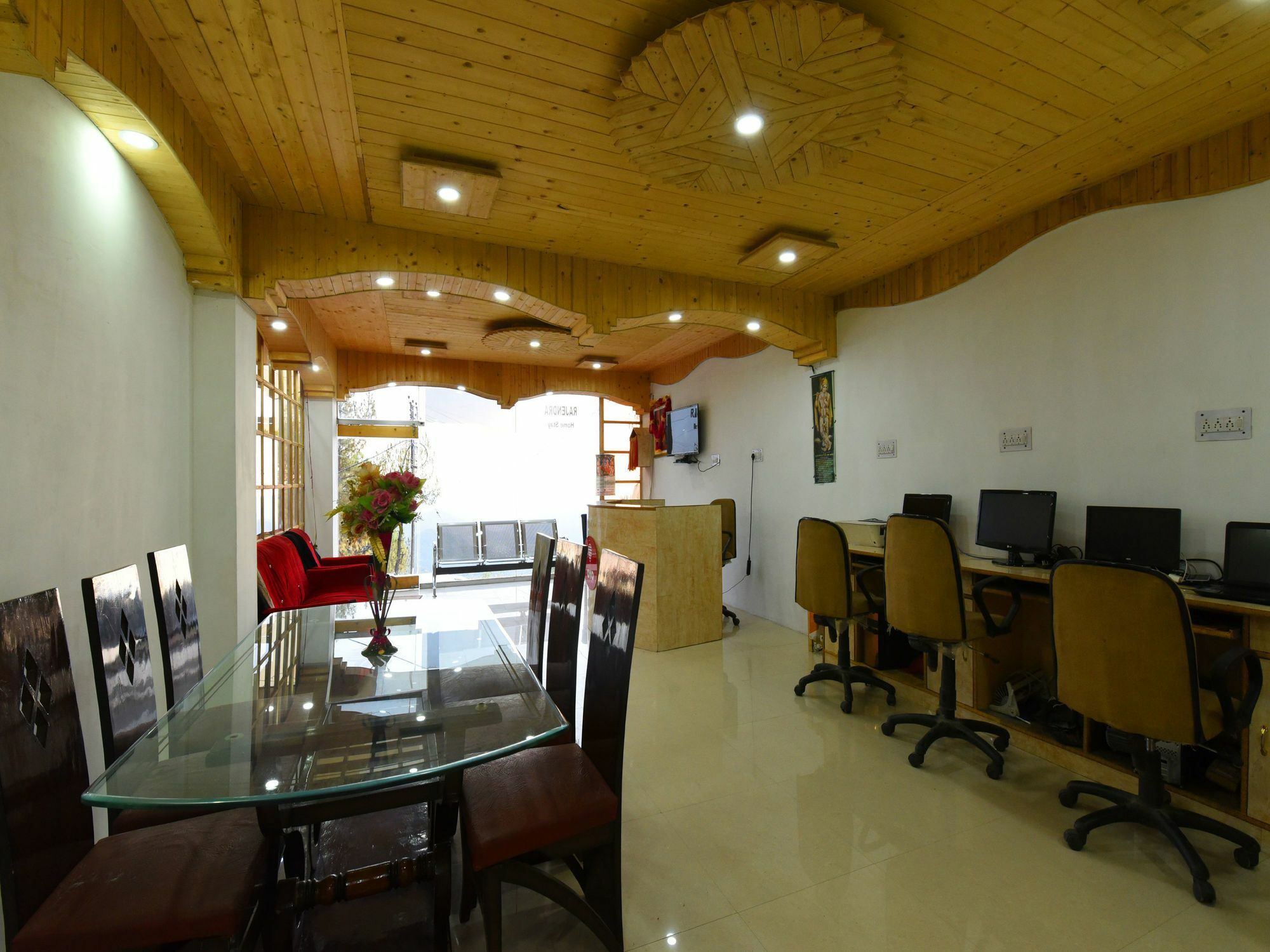 Hotel Oyo 14202 Rajinder Regency 3*