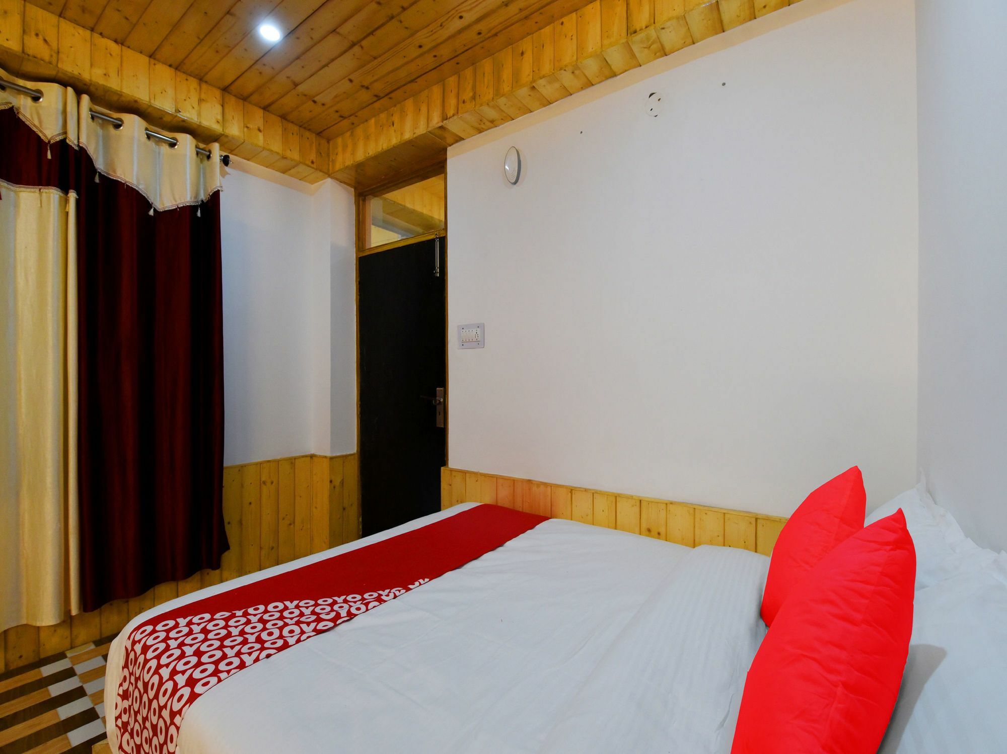 Hotel Oyo 14202 Rajinder Regency