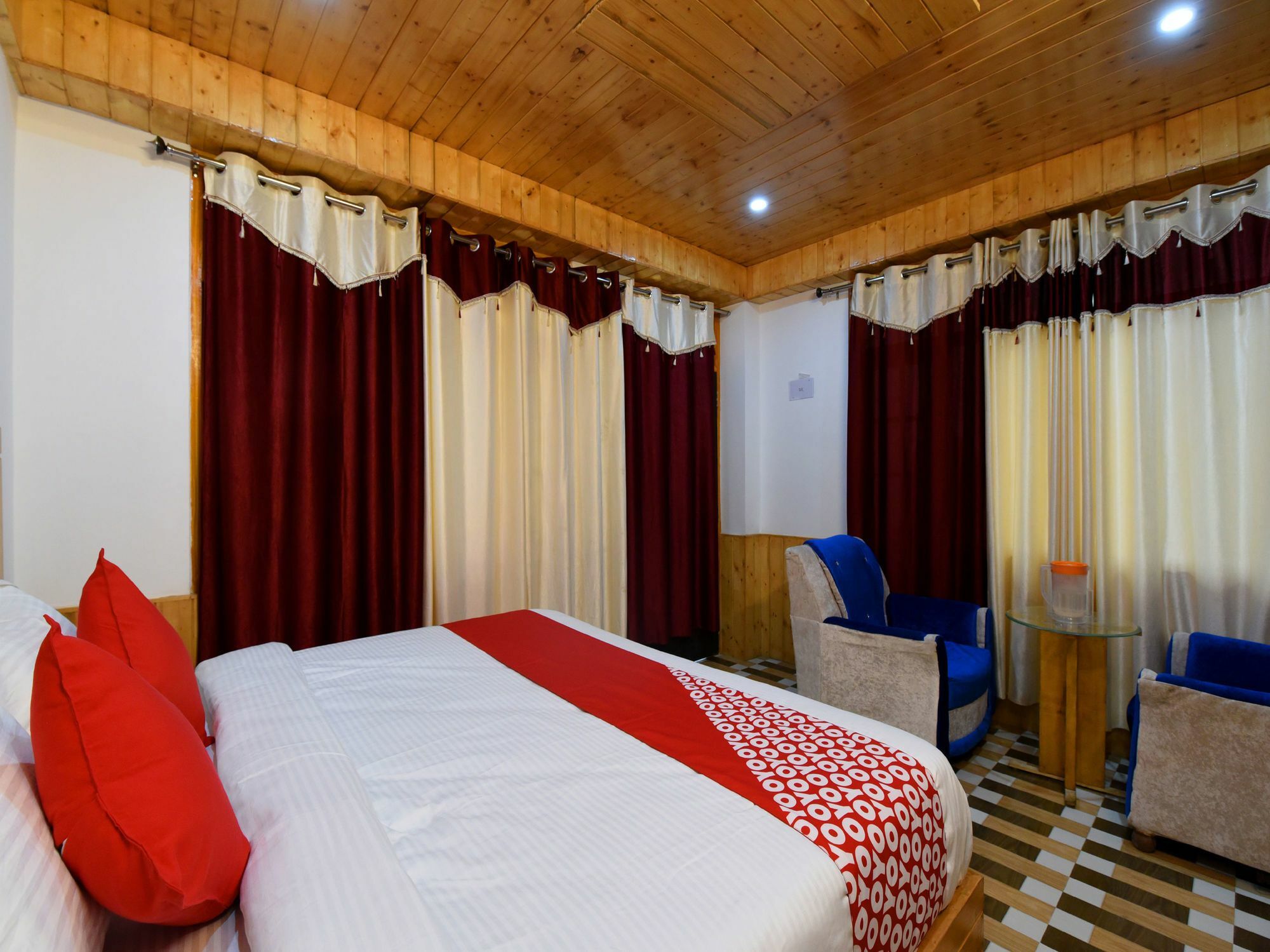 Hotel Oyo 14202 Rajinder Regency 3*