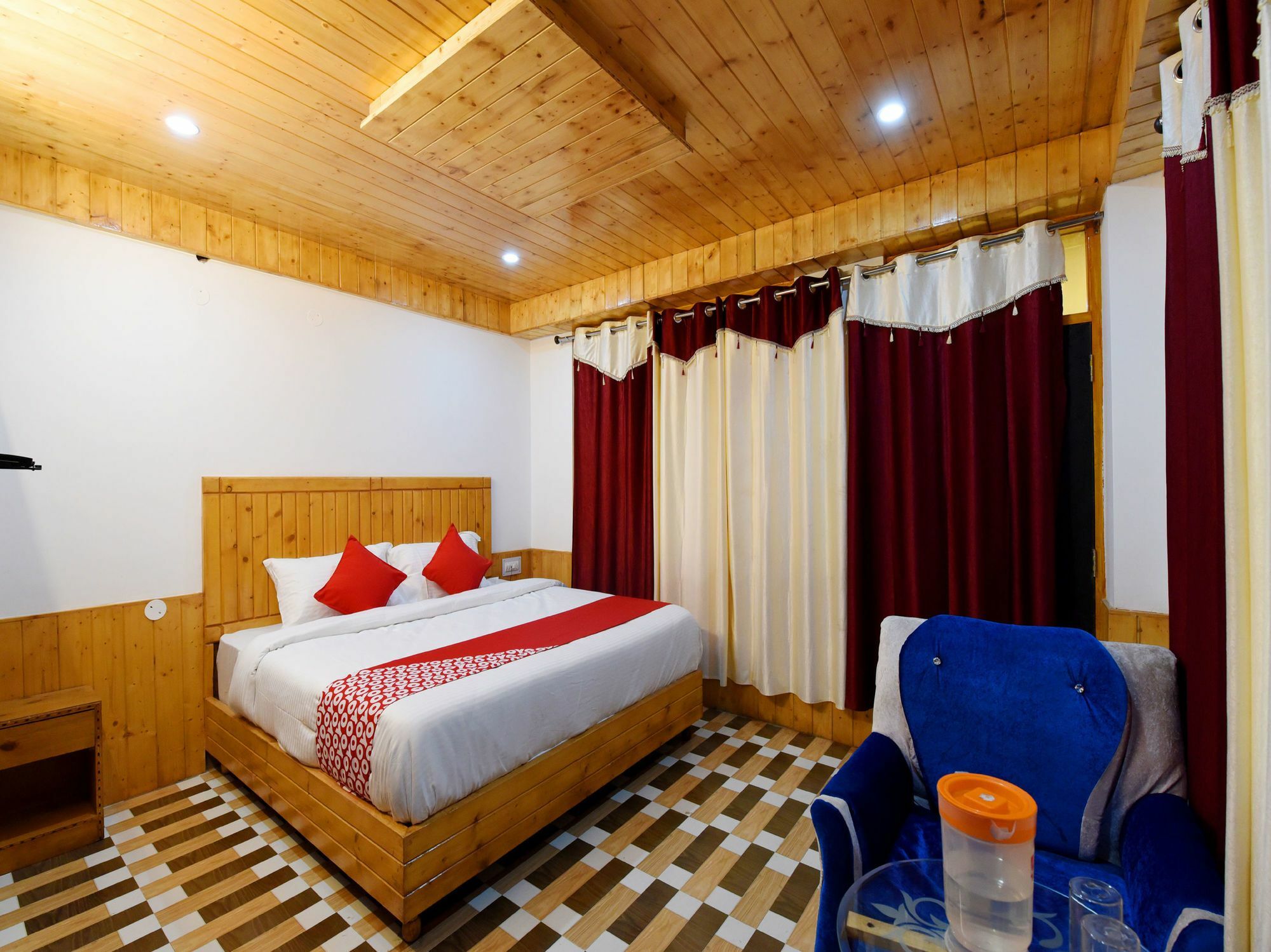 Oyo 14202 Rajinder Regency Shimla