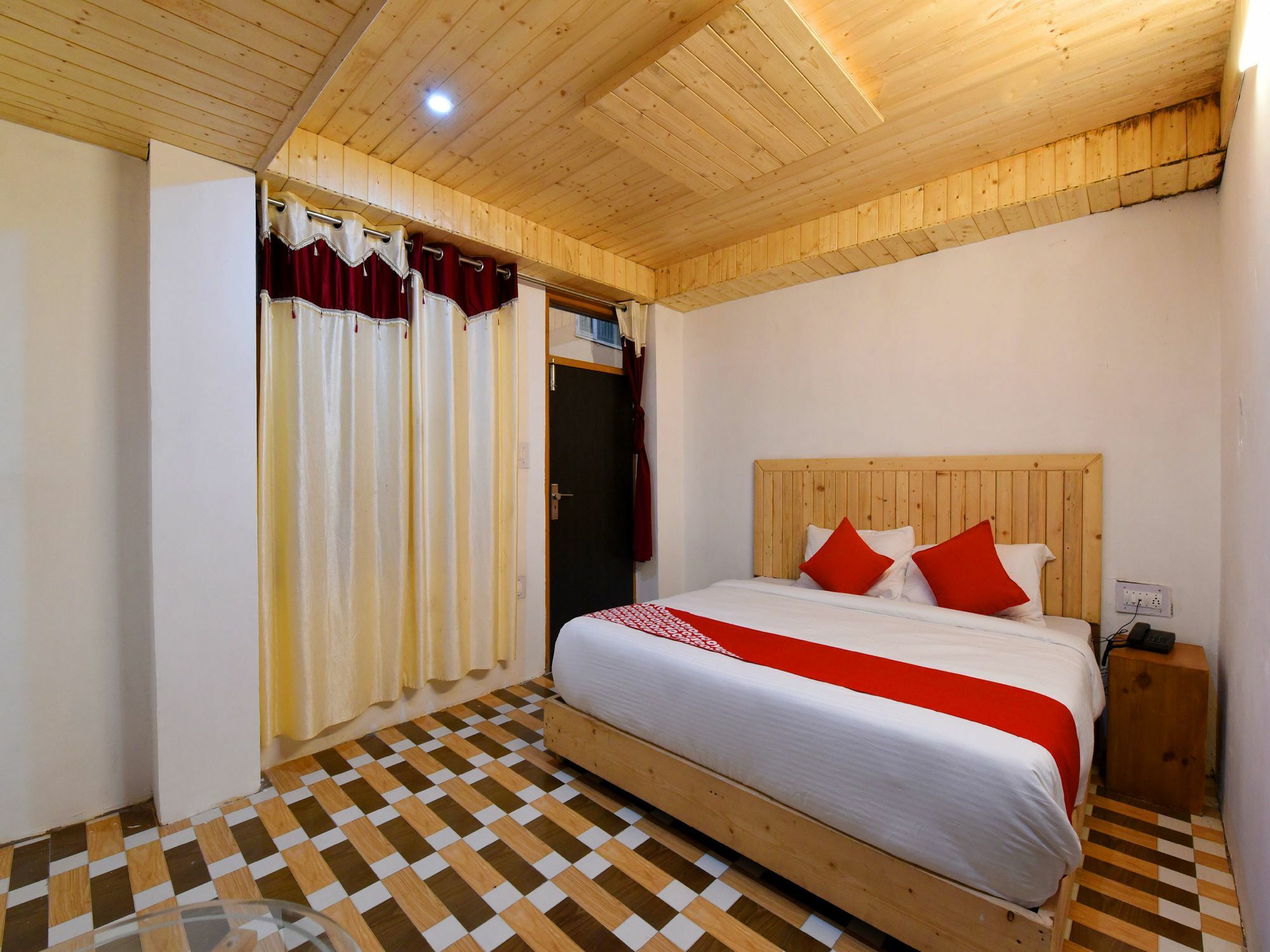 Oyo 14202 Rajinder Regency Hotel Shimla