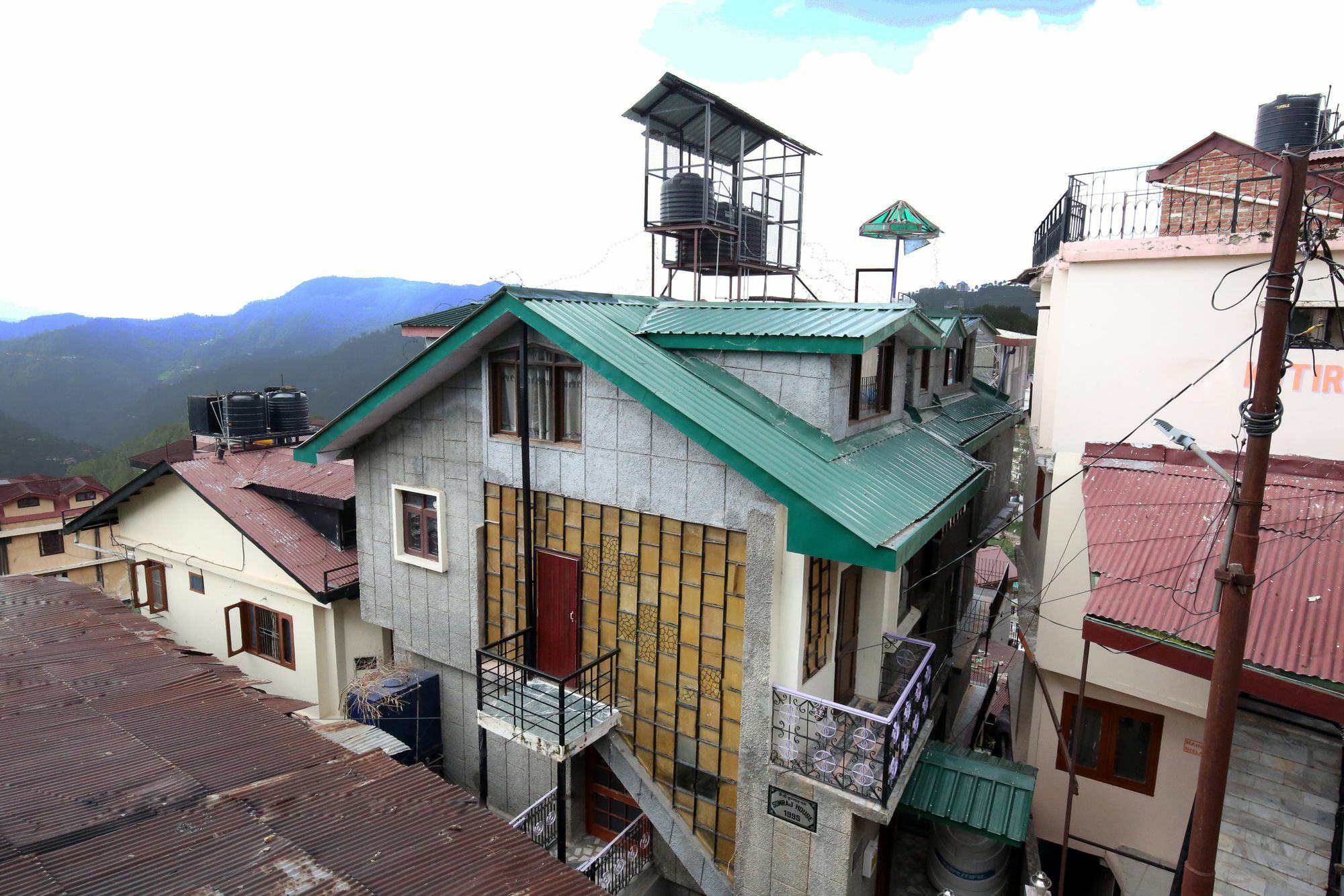 Serene 2bhk Abode In Isbt Tutikandi, Guest house