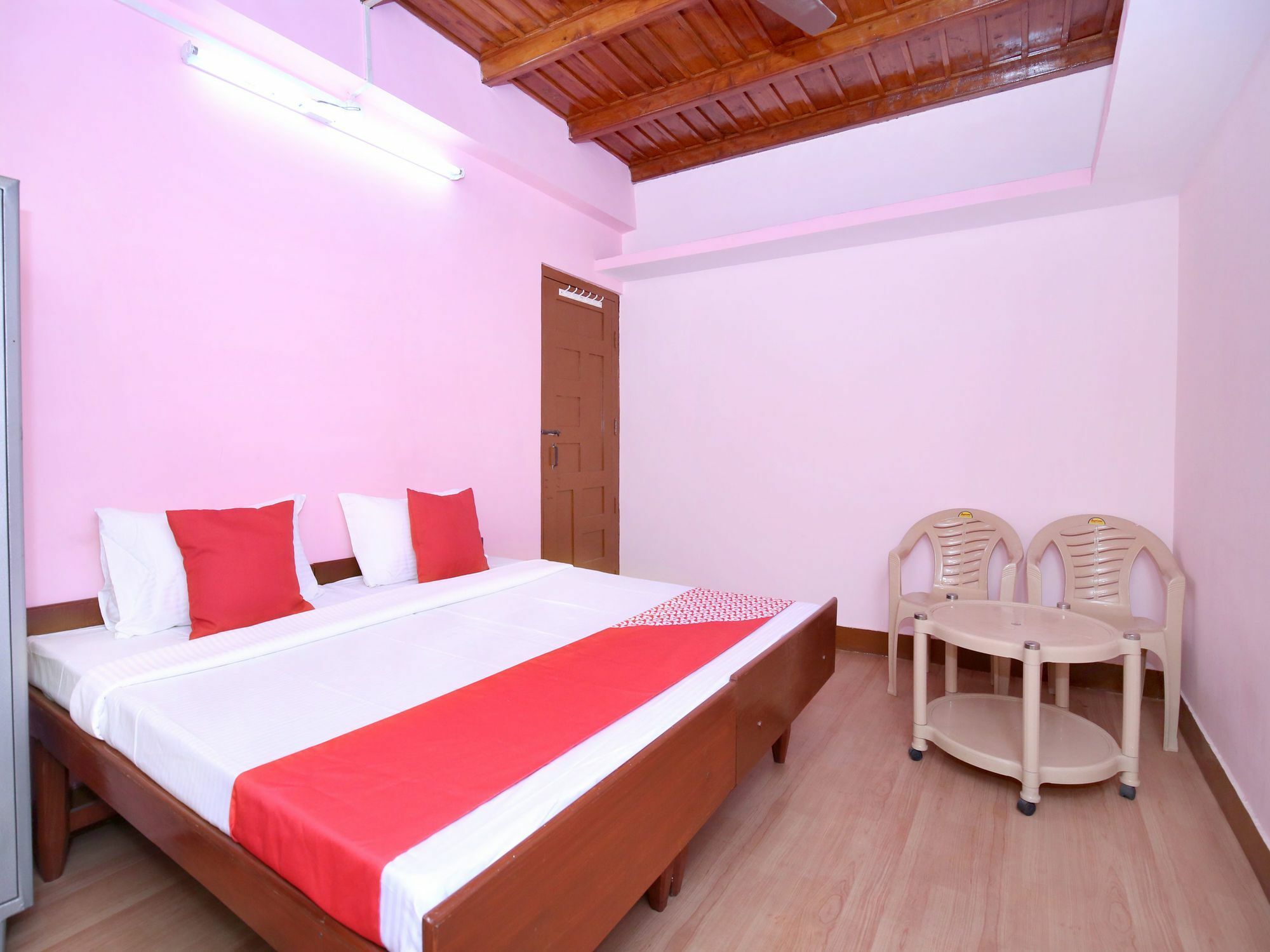 Oyo 12795 Down Hill Shoghi Apartment