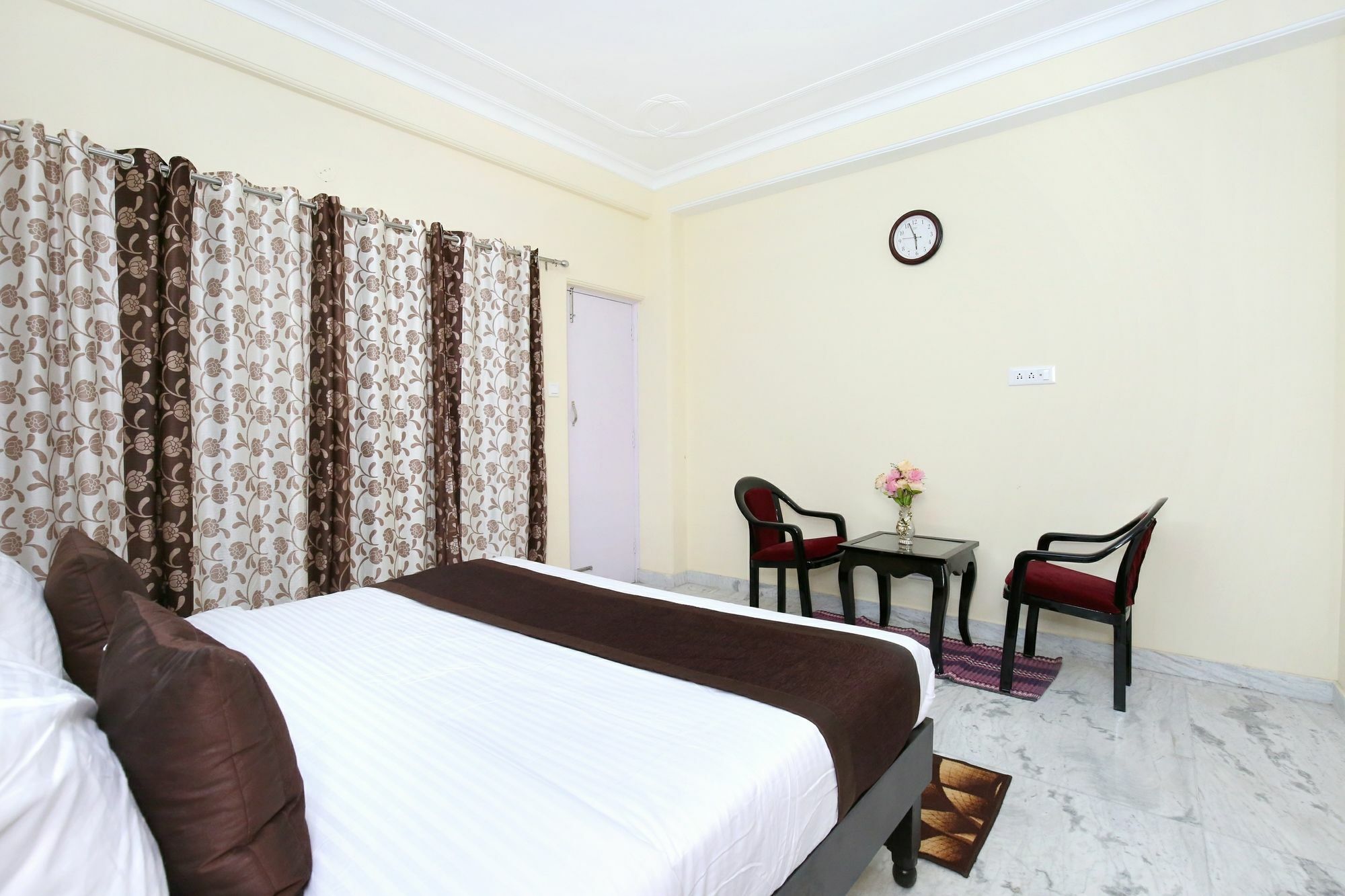 Oyo 10736 2bhk Nandan Mansion Keleston Apartment *