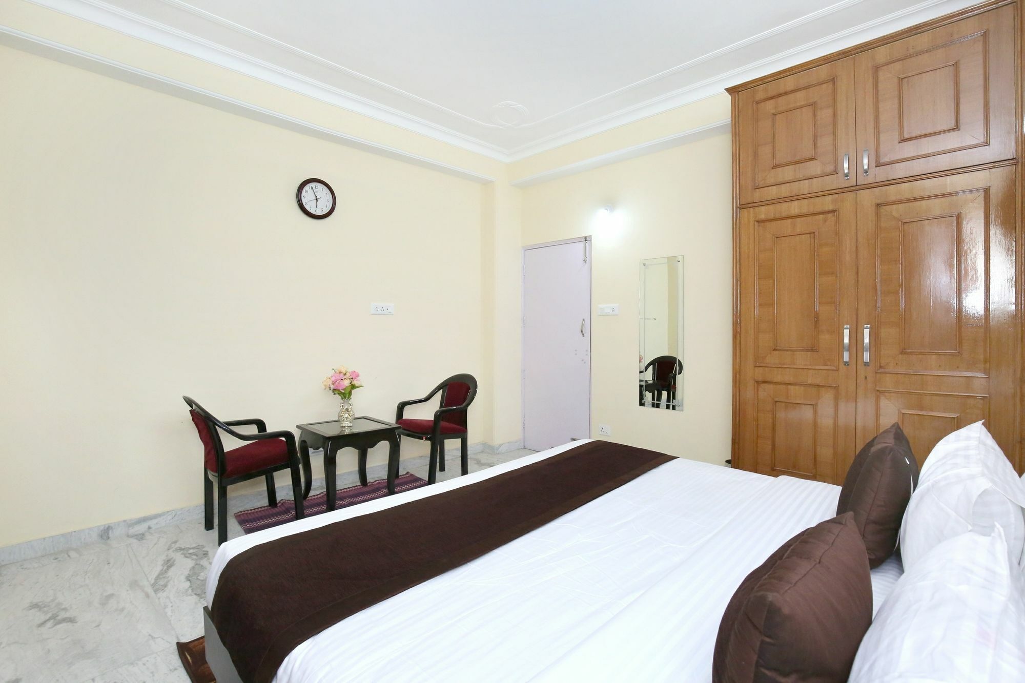 Oyo 10736 2bhk Nandan Mansion Keleston Shimla