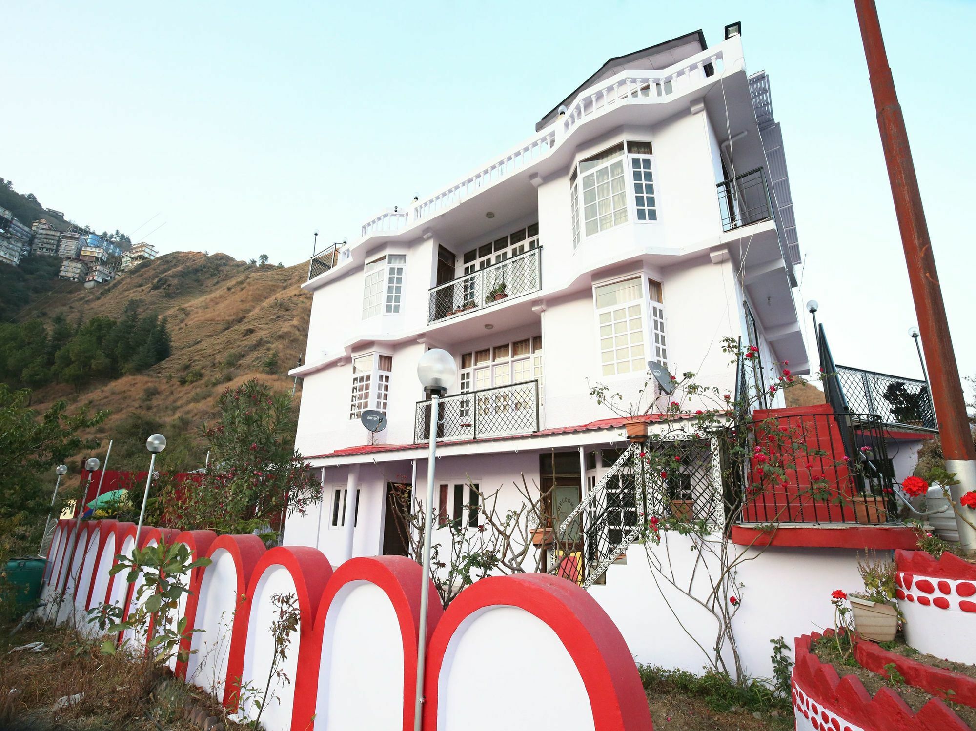 Oyo 10306 Valley View 2 Bhk Bhattakufar Hotel