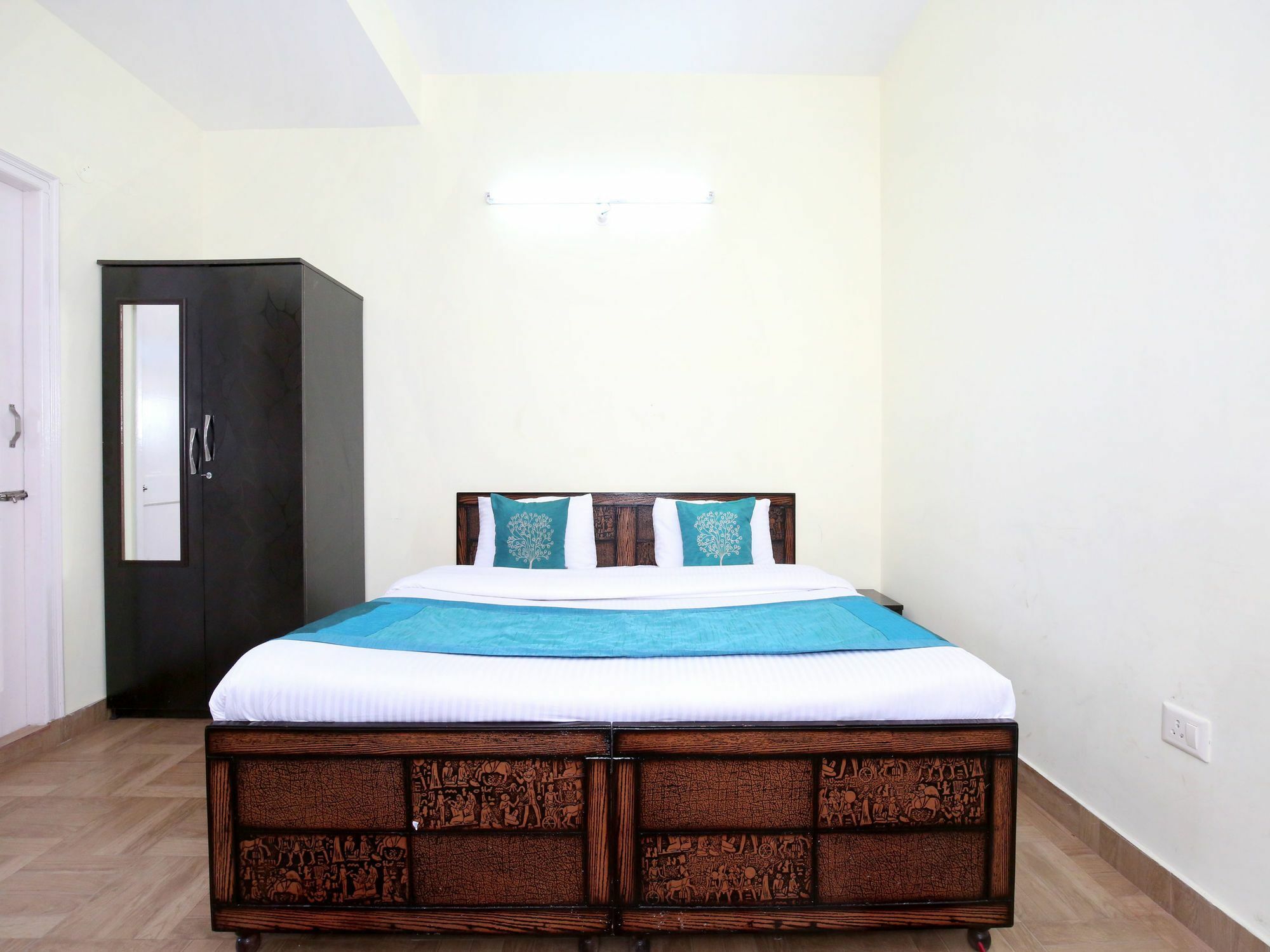 Valley View 2rk Abode In Bharari, 3*