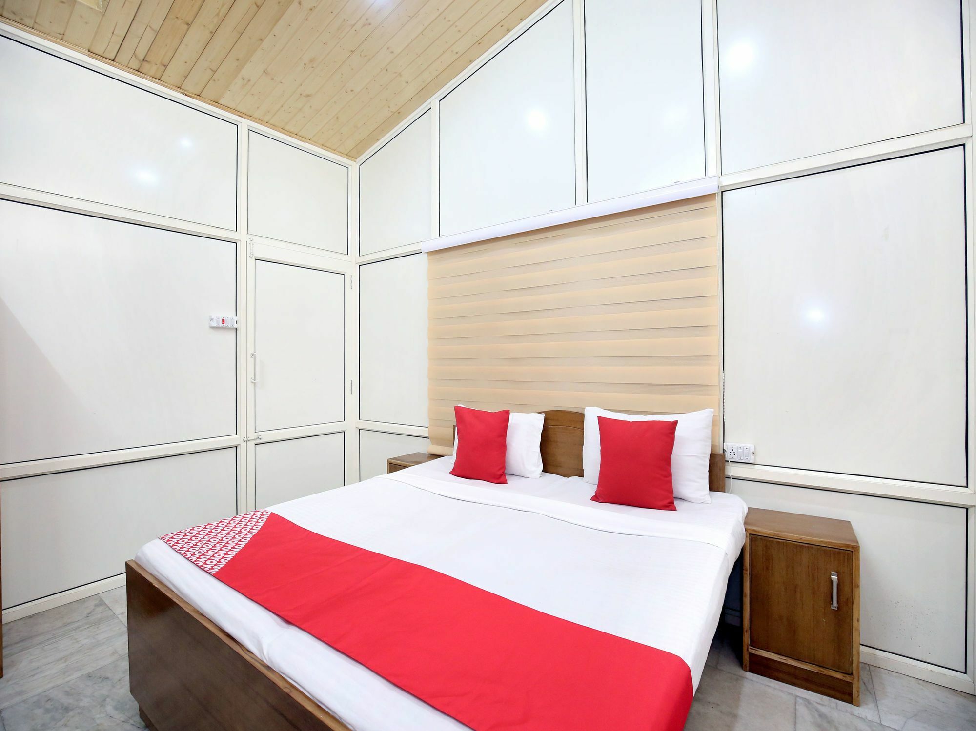 Oyo 13110 Valley View 3bhk Panthaghati Apartment Shimla