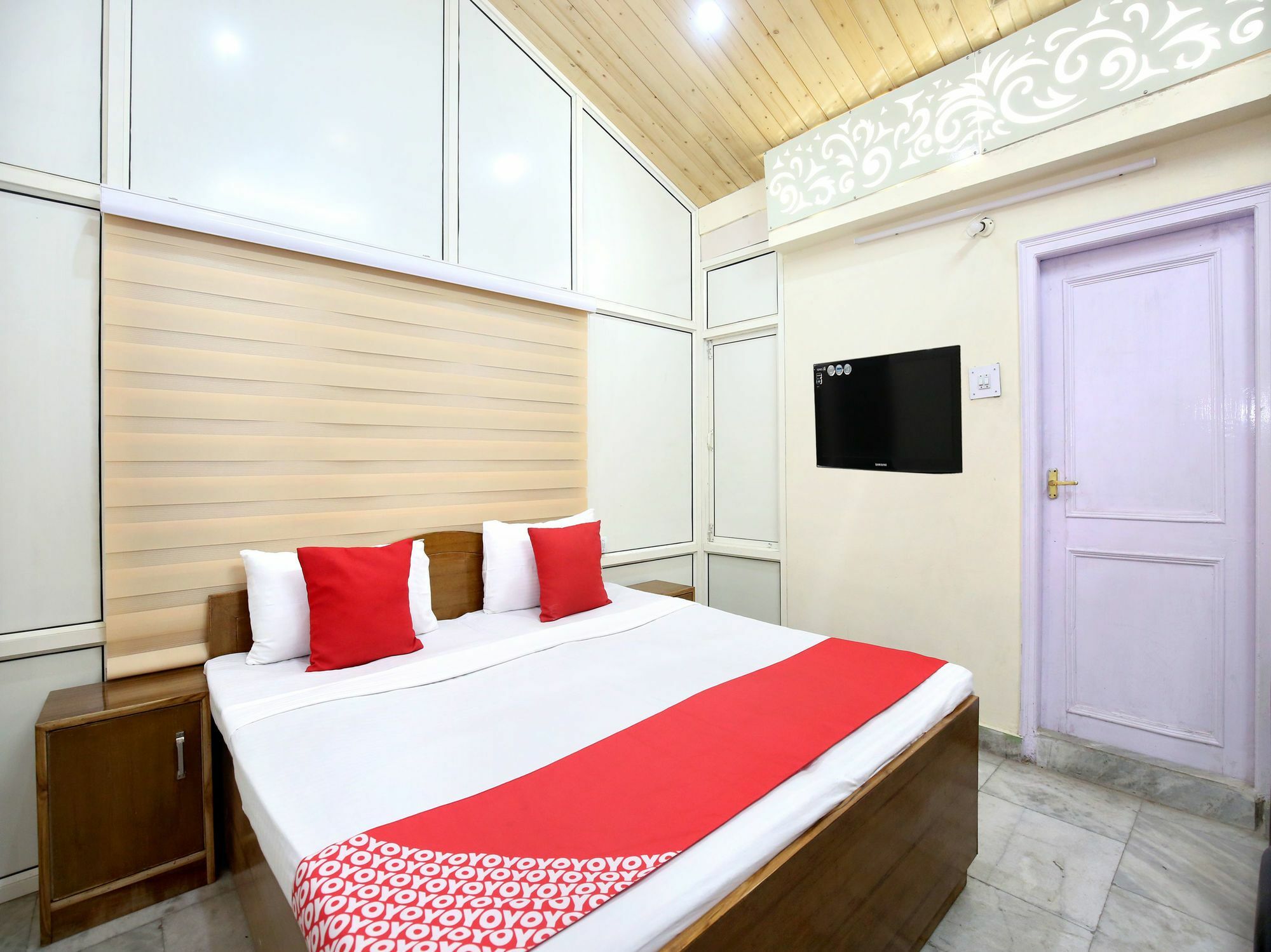 Oyo 13110 Valley View 3bhk Panthaghati Apartment