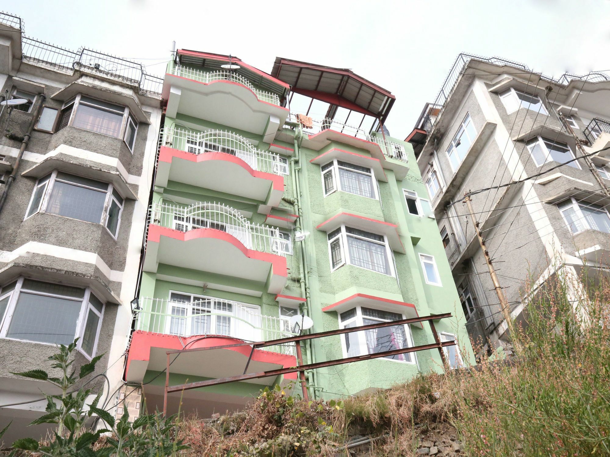 Apartment Oyo 13110 Valley View 3bhk Panthaghati