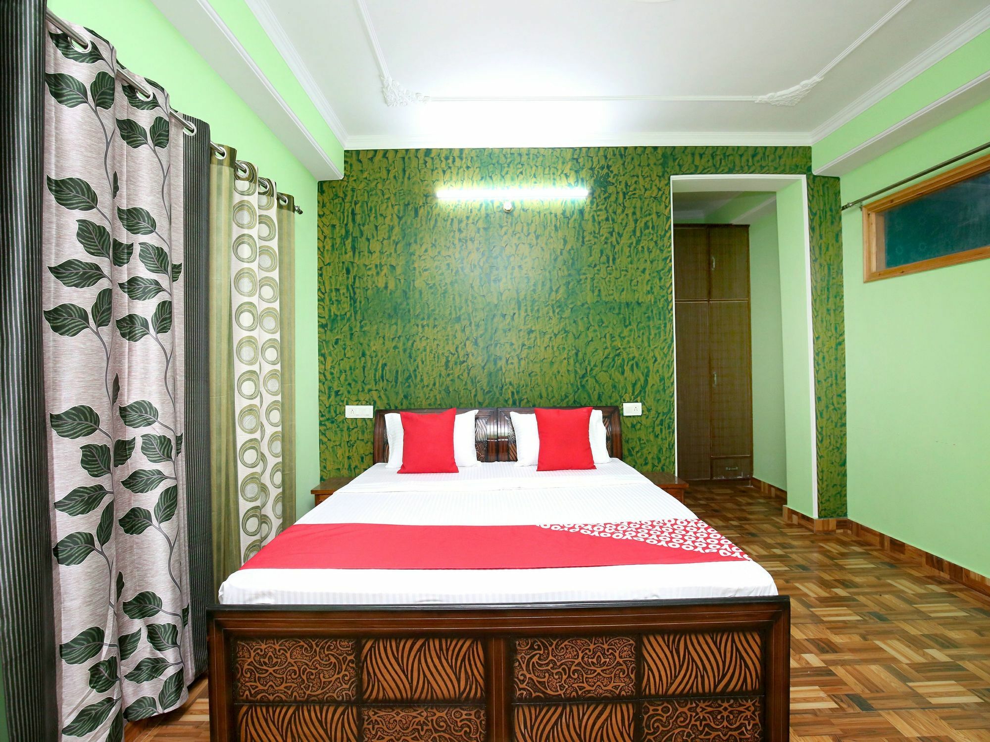 Oyo 13708 2bhk Kamyana *